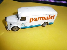 CORGI  MAN VAN blanc