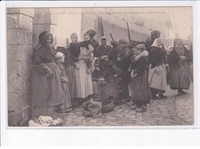 PORT-LOUIS: market scene, chestnut and bun merchants -