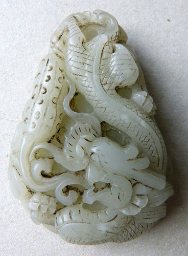 Dragon statuette amulette - , en