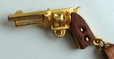 Ancien porte clé cuir et métal Revolver Colt Pistolet 3D Arme à feu western....