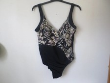 superbe maillot de bain neuf t