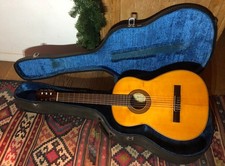 Guitare classique vintage bois