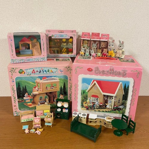 Sylvanian families red roof - families,