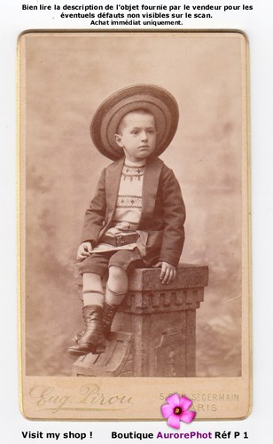 Petit garçon chapeau assis - garÇon,