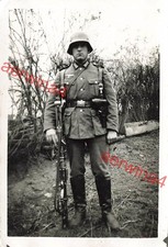 Soldat allemand avec MG 34