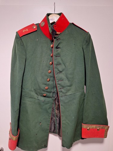 Veste uniforme jupe arme - d'uniforme, d'arme
