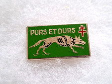 Un insigne militaire " Armée 2° Corps d'Armée / Purs et Durs / Cinquantenaire ".