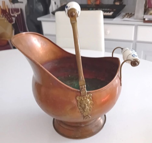 Ancien seau charbon braise - ancien,