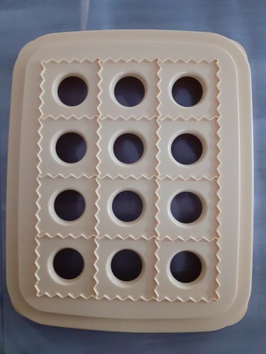 Tupperware plaque raviole - tupperware,