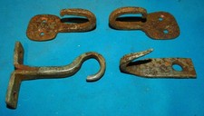 LOT : 4 x ANCIEN CROCHET OU PATERE EN FER FORGÉ . PORTE MANTEAU PORTE POUTRE