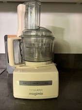 Le robot multifonction CS4200XL de Magimix , couleur beige