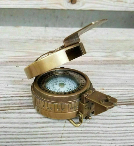 Ancienne boussole militaire
