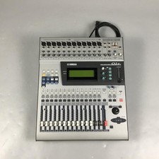 Table de mixage numérique Yamaha 01V fonctionne bien avec support roulant occ...