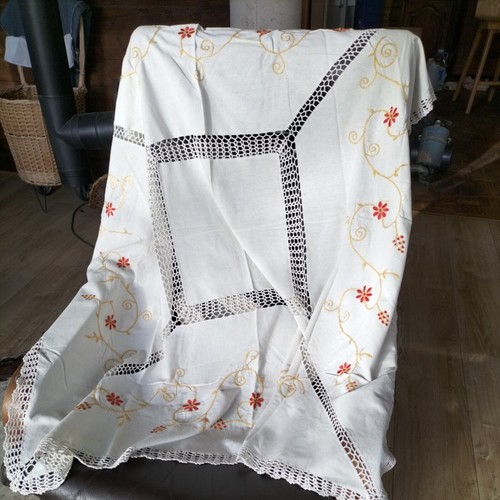 Nappe ancienne brodée main - ancienne,