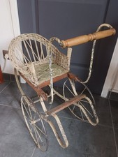 Belle poussette de poupée 