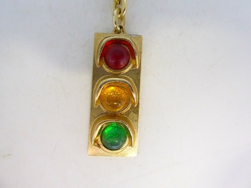 Porte clés clef key ring - /, /