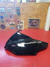 Flanc de carénage  gauche. SUZUKI BANDIT 1200 S .94421-31F0.OCCASION. N*1
