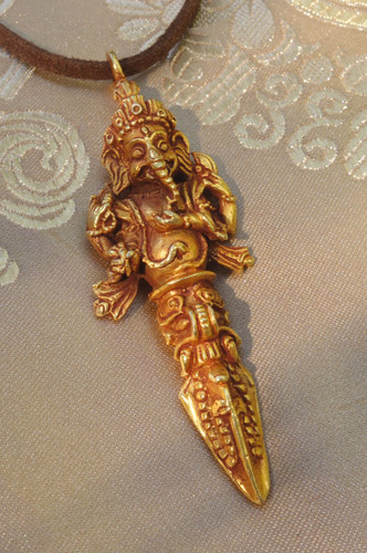 Pendentif phurba amulet - pendentif, or