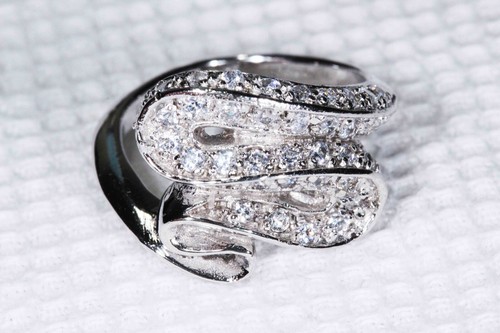 Grosse bague en argent - ---,