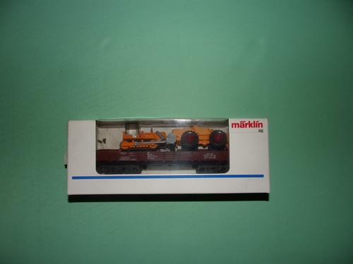 Marklin wagon plat 2 engins - +,