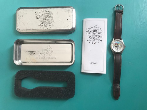 Tintin montre crabe aux - le,