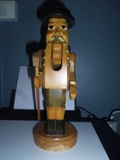 Ancien casse noisette en bois sculpté art populaire