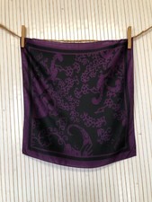 Foulard carré de soie Vintage