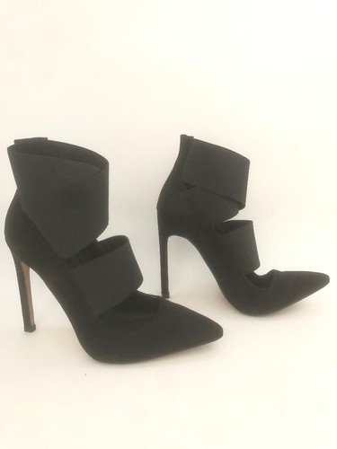 Paire chaussures talons - à,