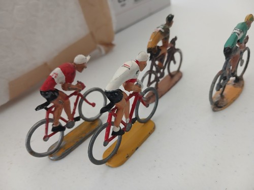 Coureurs cyclistes aludo - cyclistes,
