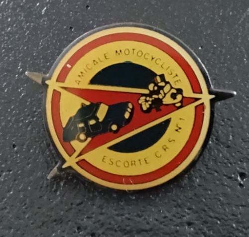 Pin police amicale - pin’s,