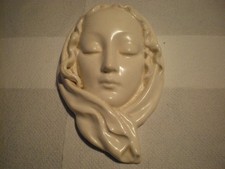 visage de vierge en faience