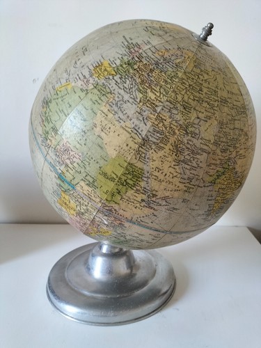 Grand globe terrestre vintage