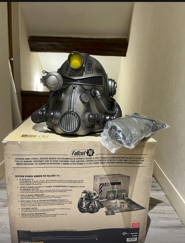 Casque fallout avec objets - 76,