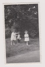 Old photo ?️ Girls Yolande Jeannine Strombeek 1934 dwarf garden ?
