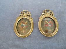 2 petites peintures bouquet de feur dans leurs cadres en bronze à suspendre