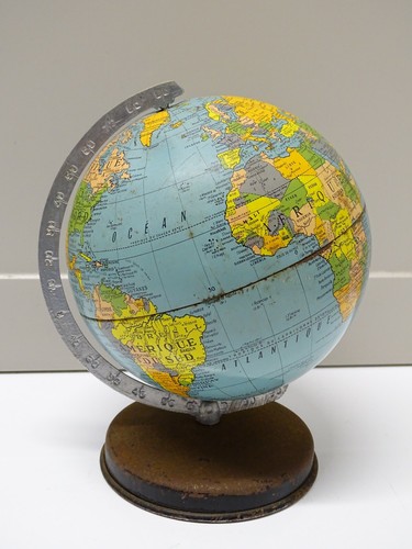 Joli ancien petit - petit, globe
