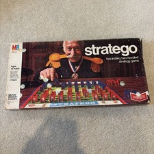 VINTAGE Stratego COMPLETE Milton Bradley 1975 1977 Classic Game Capture Flag
