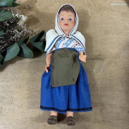 Poupée souvenir catholique