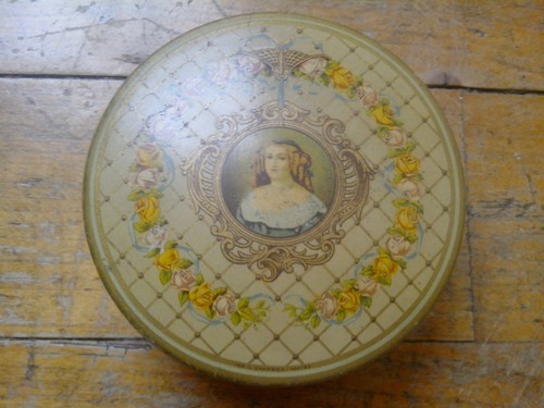 Ancienne boite tole - tole, marquise