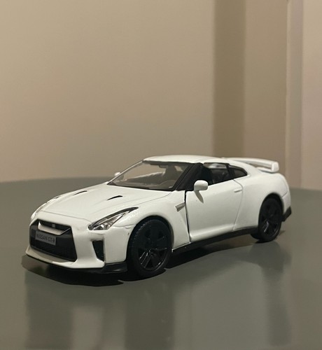 Voiture miniature nissan gtr - miniature,