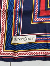 Ancien foulard en carré soie