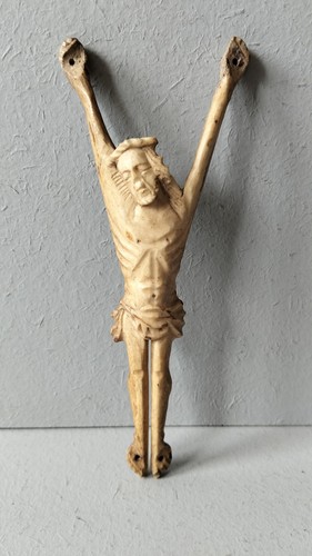 Ancien christ sculpté - ancien,
