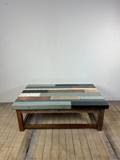 Table basse en bois patiné