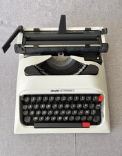 Machine à écrire Olivetti