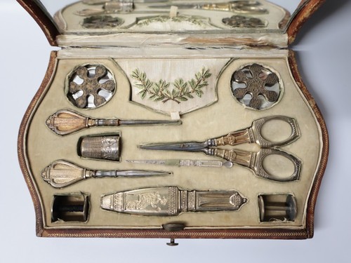 Ancien coffret couture - coffret, en