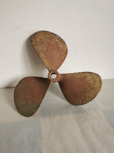 Helice bateau trois - trois, pales