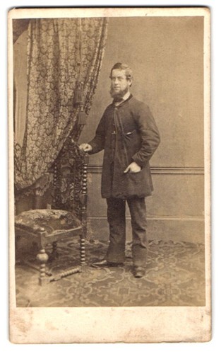Photographie homme debout - , avec