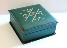 NICE ANTIQUE BOX, GREEN LEATHER BOX SET EMBROIDERED WITH LEATHER STRAPS 17x17x7.5cm