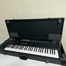 Clavier synthétiseur Yamaha DX7II-FD avec 4 cartouches vocales et étui rigide...