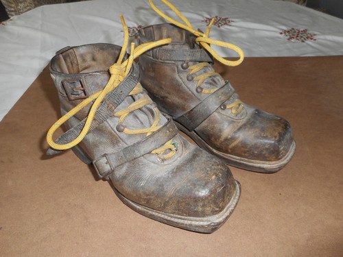 Paire brodequin troupe - fr,